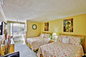 Daytona Beach Studio with Private Lanai 1 Mi to Pier